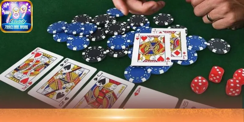 Bạn nên ưu tiên đẩy các quân bài nhỏ và bộ rác trước